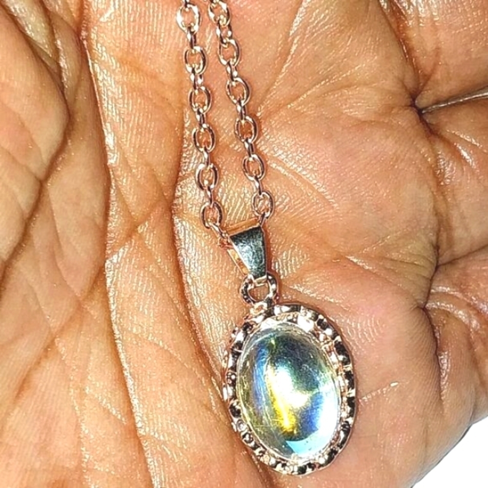 Elegant vintage pendant moonstone necklace For Women and Girls